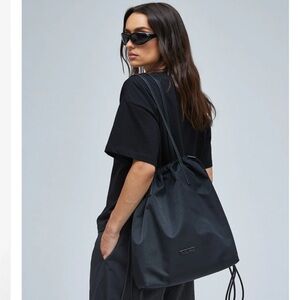 thirty years rove shoulder bag — onyx
